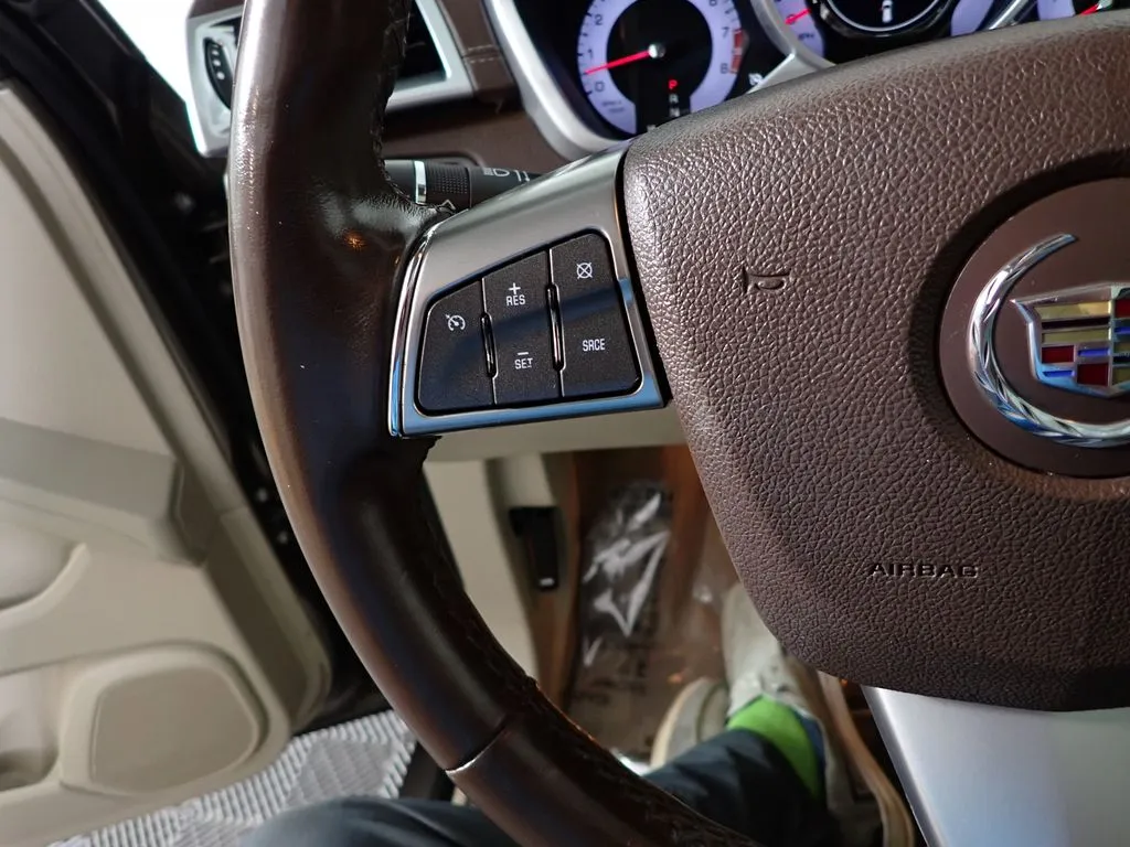 Cadillac SRX photo 26
