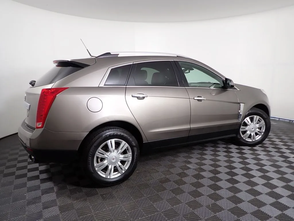 Cadillac SRX photo 17