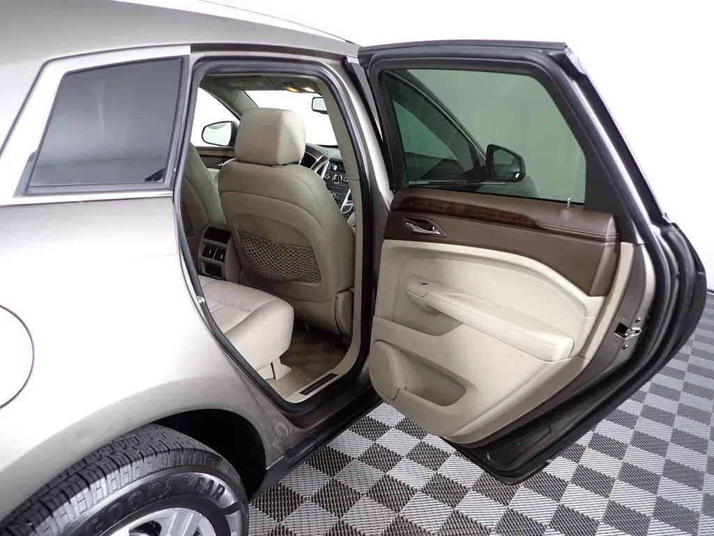 Cadillac SRX photo 33