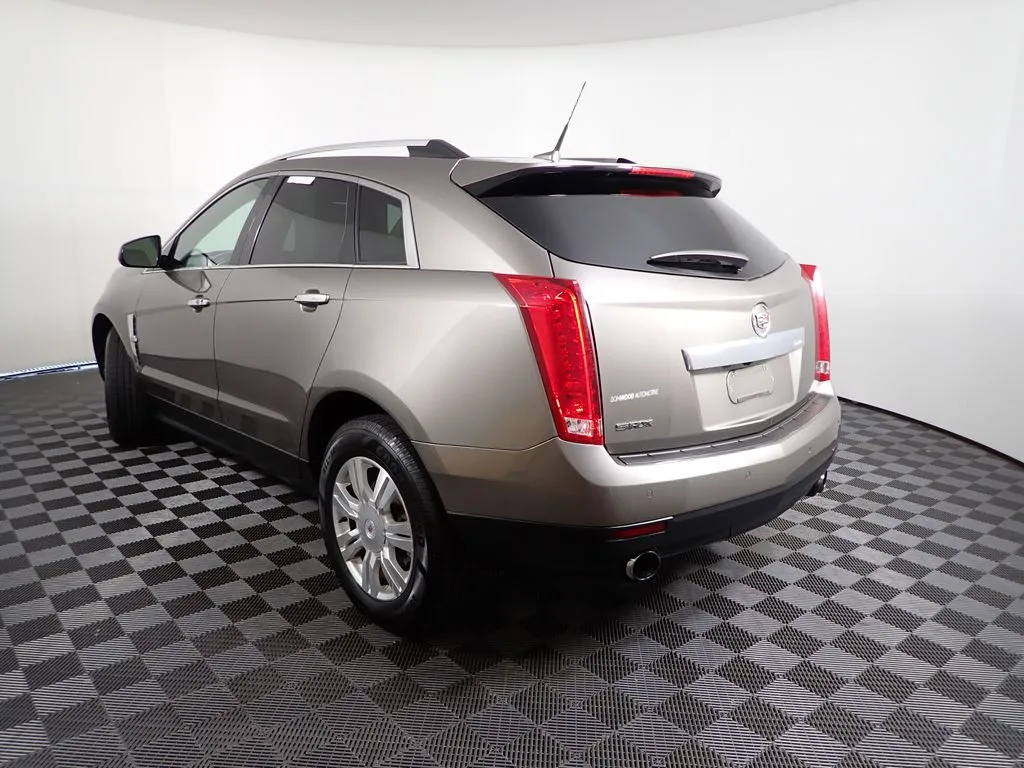 Cadillac SRX photo 11