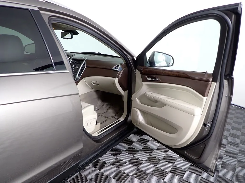 Cadillac SRX photo 35
