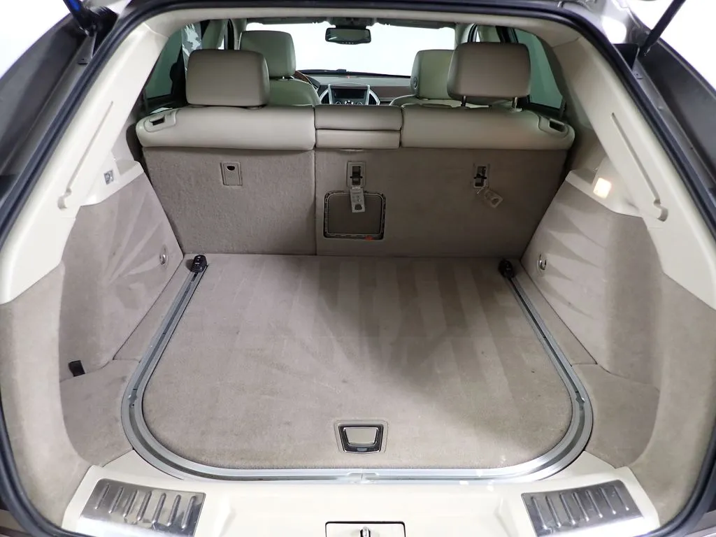 Cadillac SRX photo 14