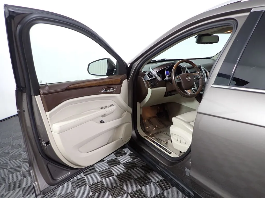 Cadillac SRX photo 18