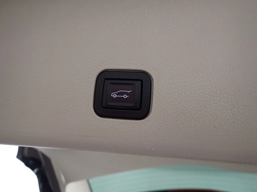 Cadillac SRX photo 15