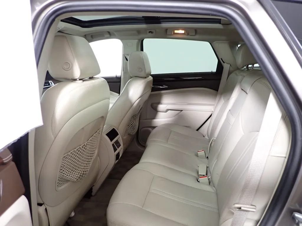 Cadillac SRX photo 32