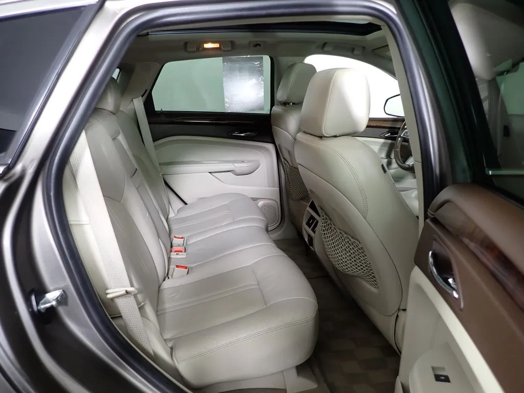 Cadillac SRX photo 34