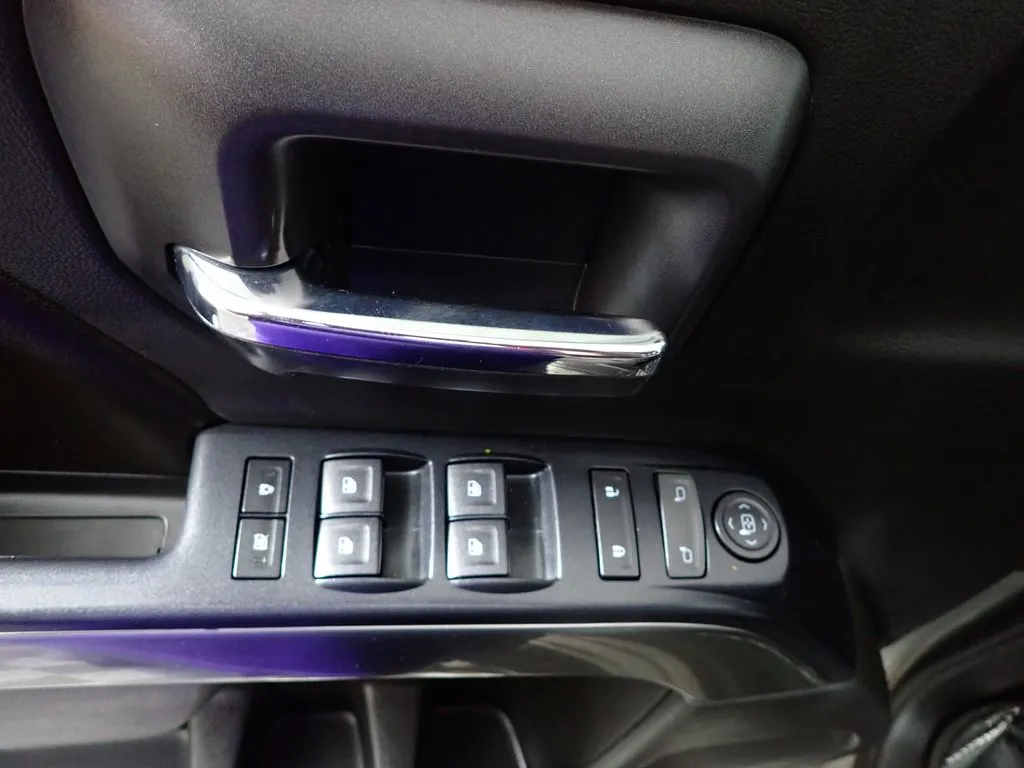Chevrolet Silverado photo 17