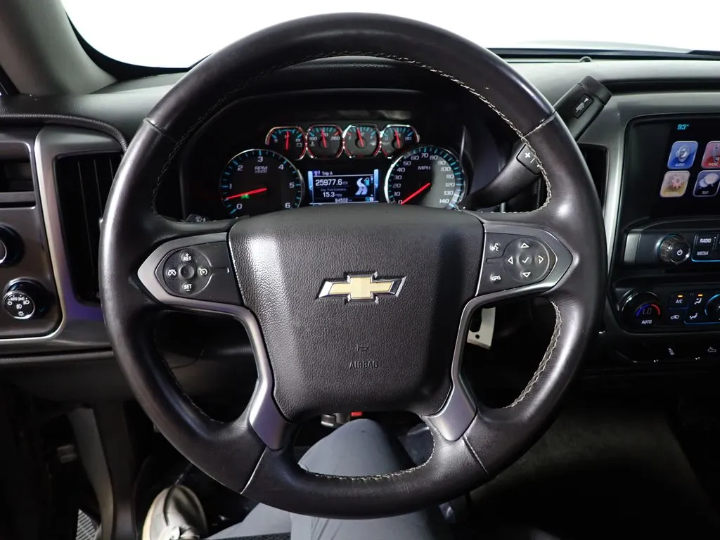 Chevrolet Silverado photo 23