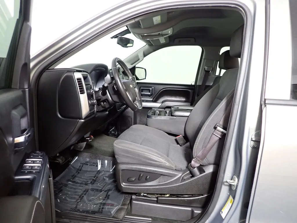 Chevrolet Silverado photo 18