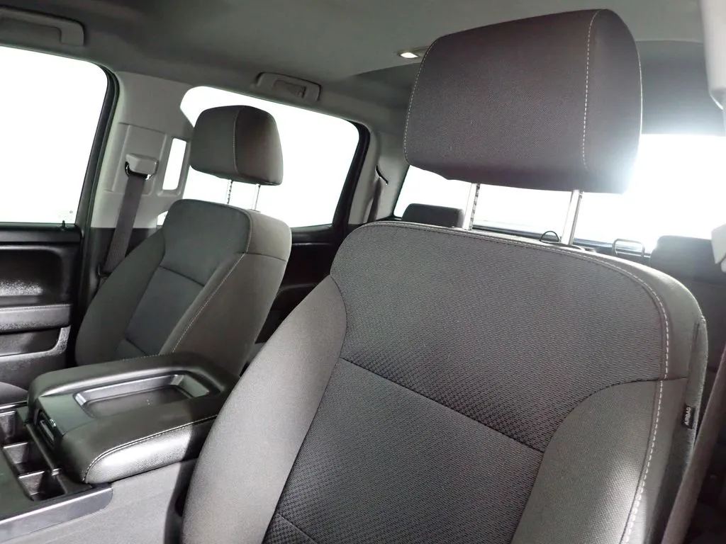 Chevrolet Silverado photo 19
