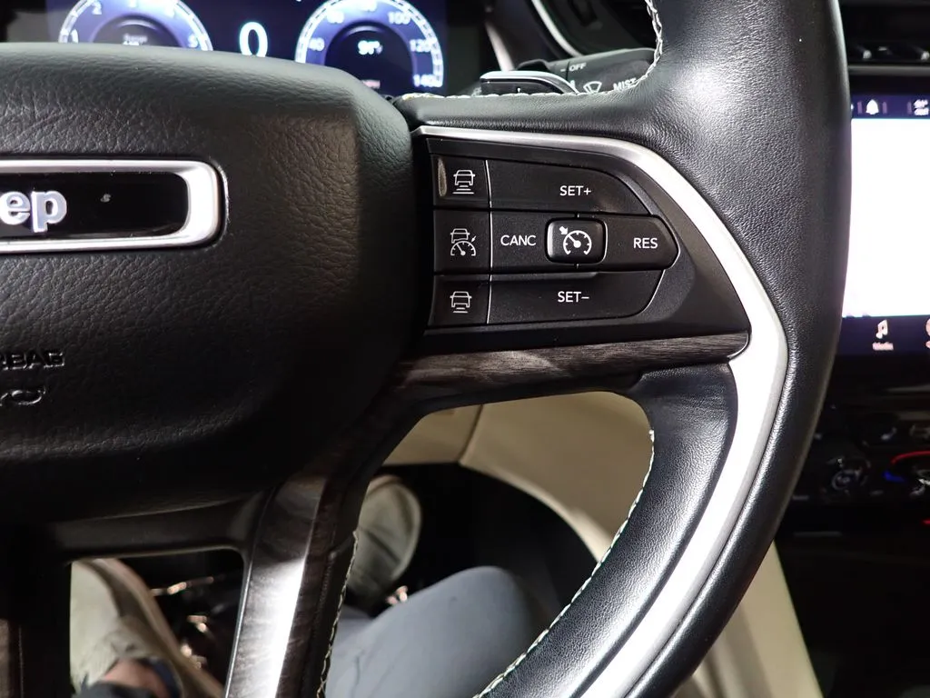 Jeep Grand Cherokee L photo 27