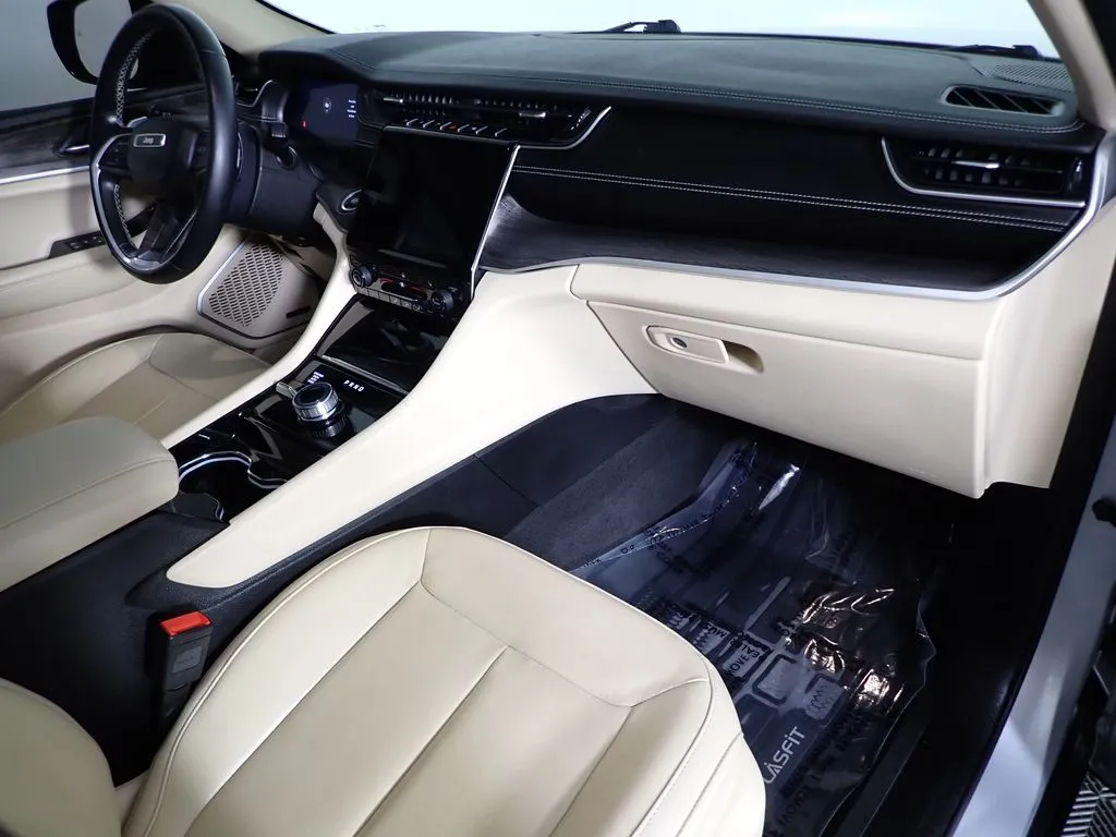 Jeep Grand Cherokee L photo 39