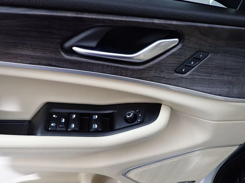 Jeep Grand Cherokee L photo 19