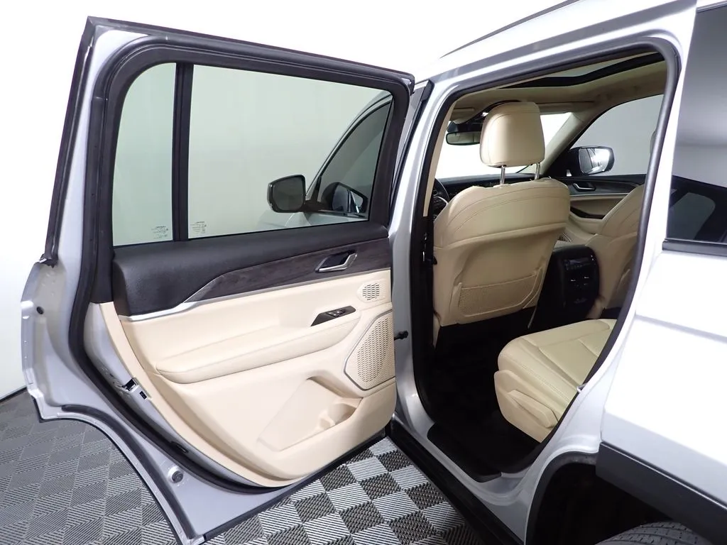 Jeep Grand Cherokee L photo 31