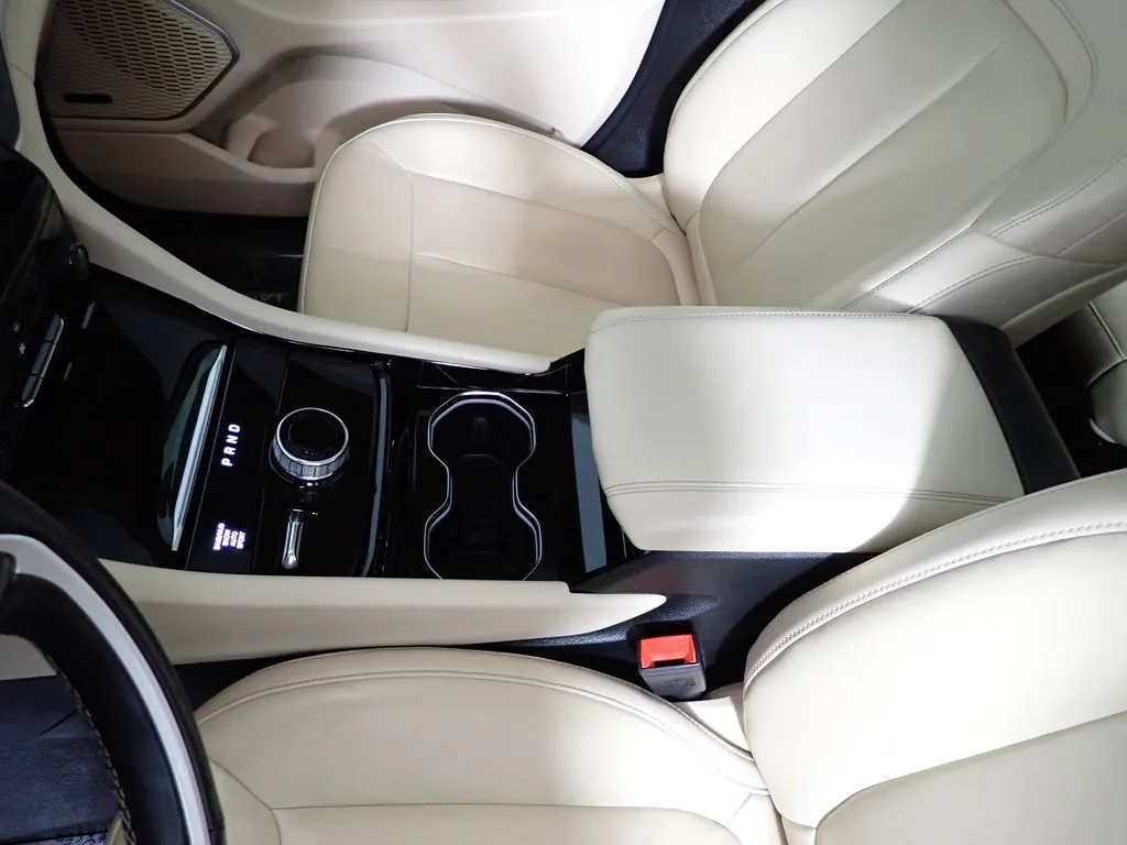 Jeep Grand Cherokee L photo 29