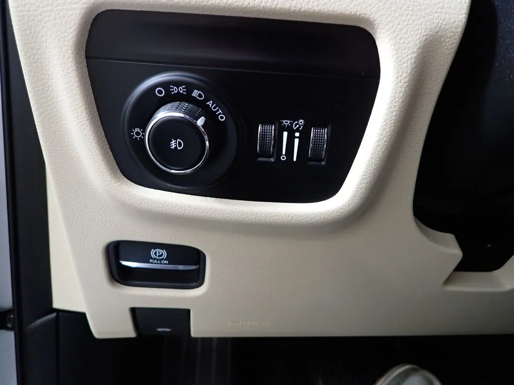 Jeep Grand Cherokee L photo 23