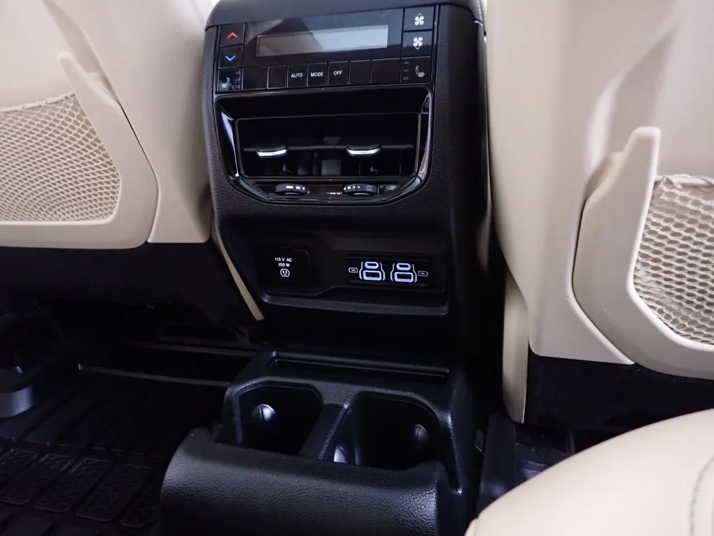 Jeep Grand Cherokee L photo 36