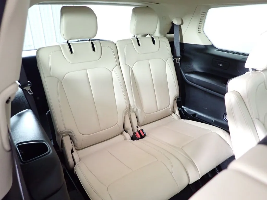 Jeep Grand Cherokee L photo 35