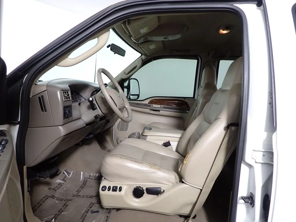 Ford F-250SD photo 17