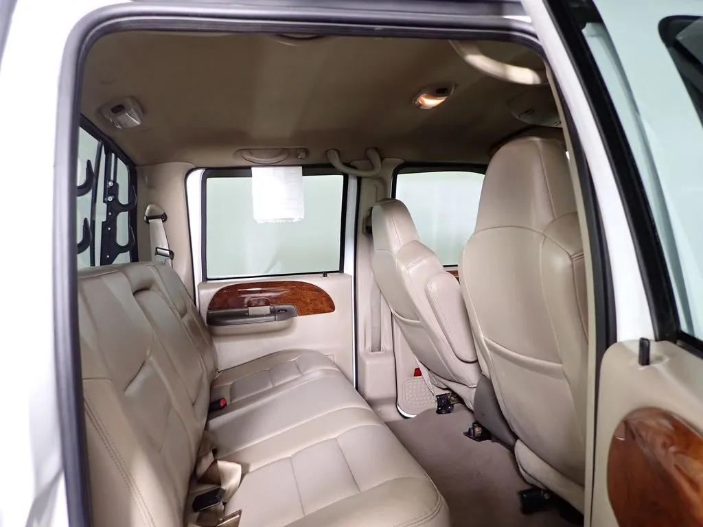 Ford F-250SD photo 27
