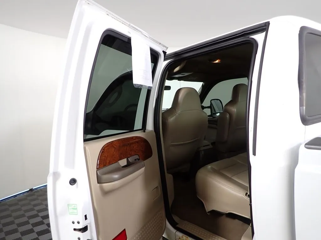 Ford F-250SD photo 24