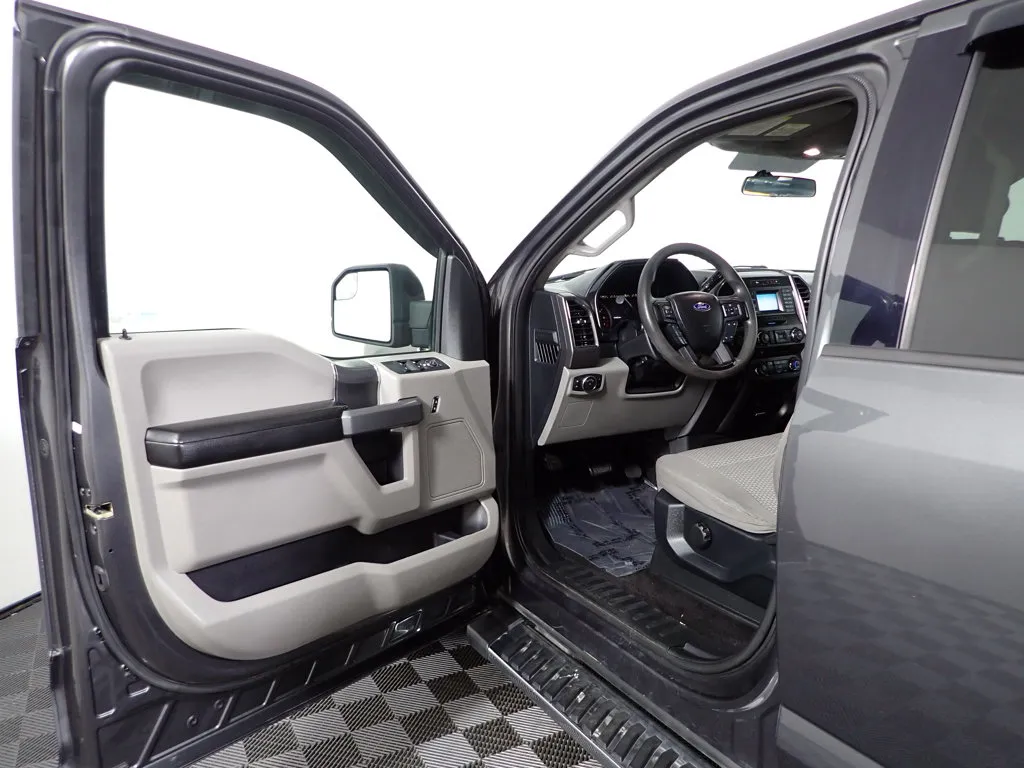 Ford F-150 photo 17