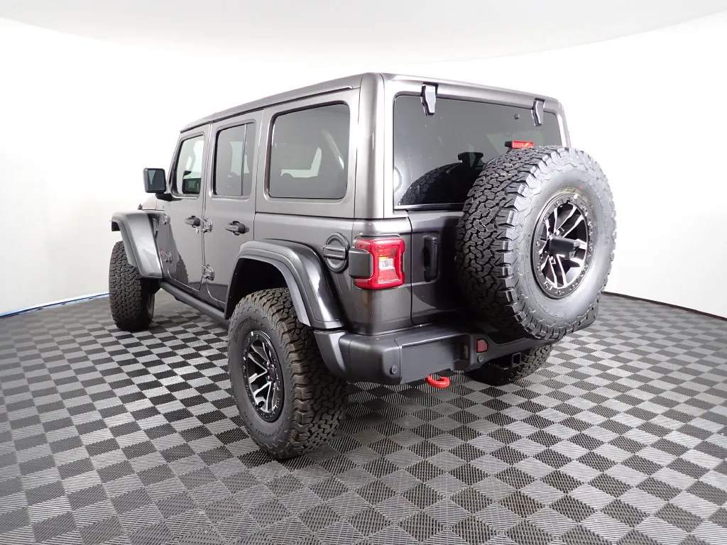 Jeep Wrangler photo 14