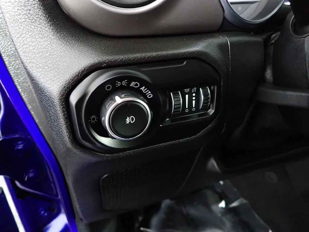 Jeep Wrangler photo 20