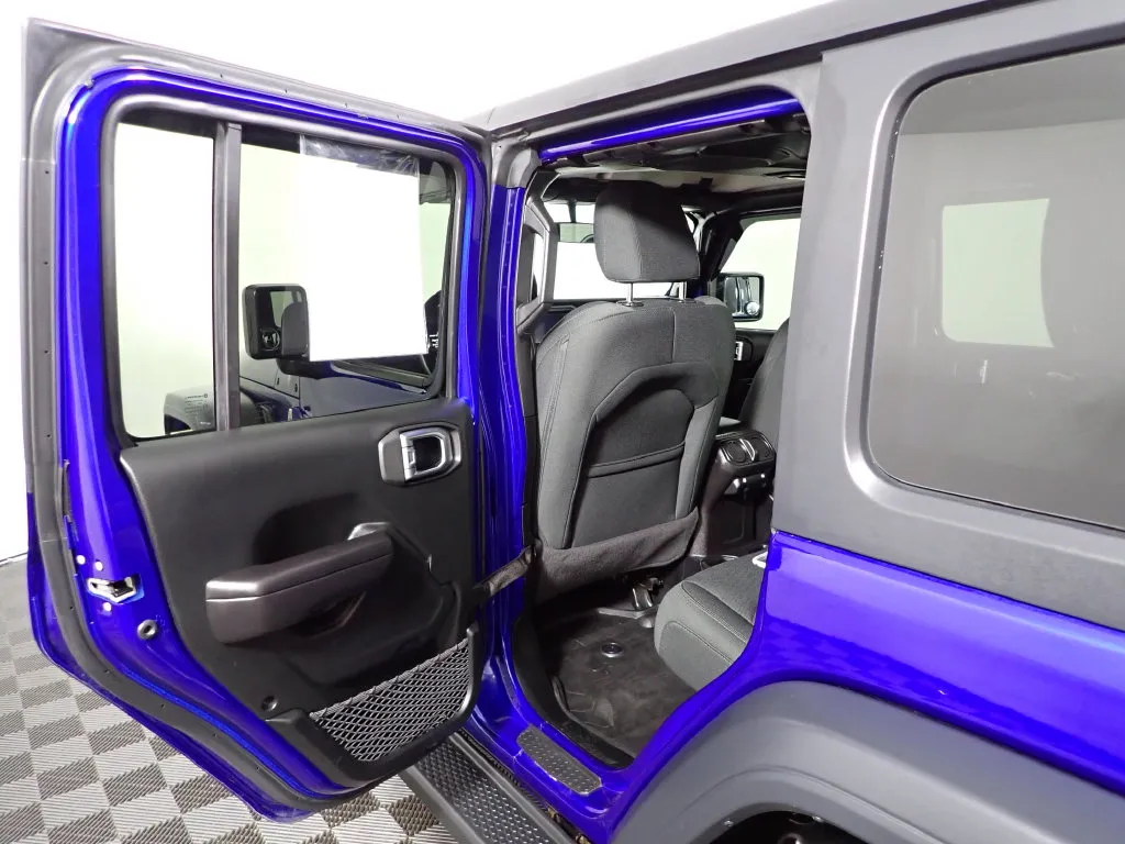 Jeep Wrangler photo 28