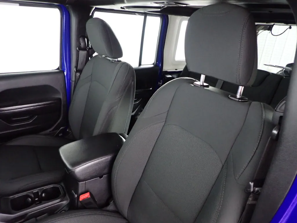 Jeep Wrangler photo 19