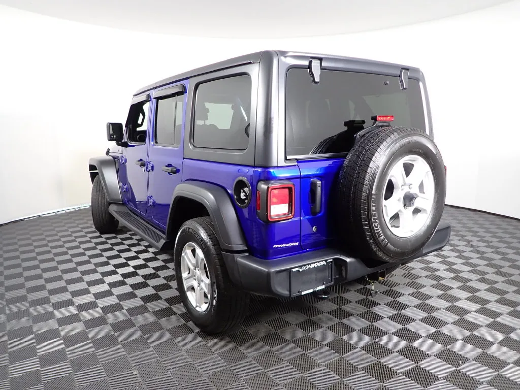 Jeep Wrangler photo 10