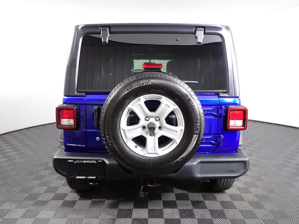 Jeep Wrangler photo 11