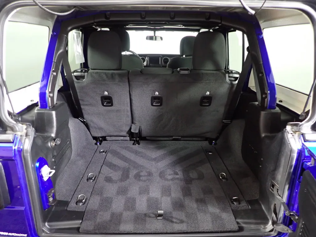 Jeep Wrangler photo 13