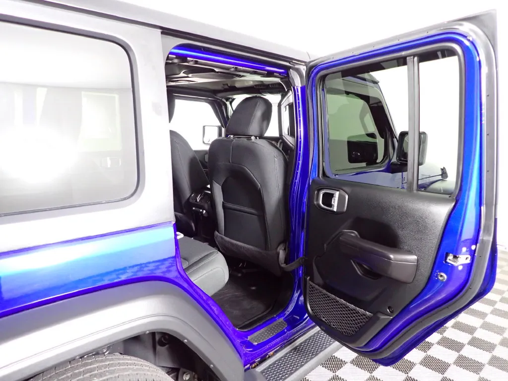 Jeep Wrangler photo 30