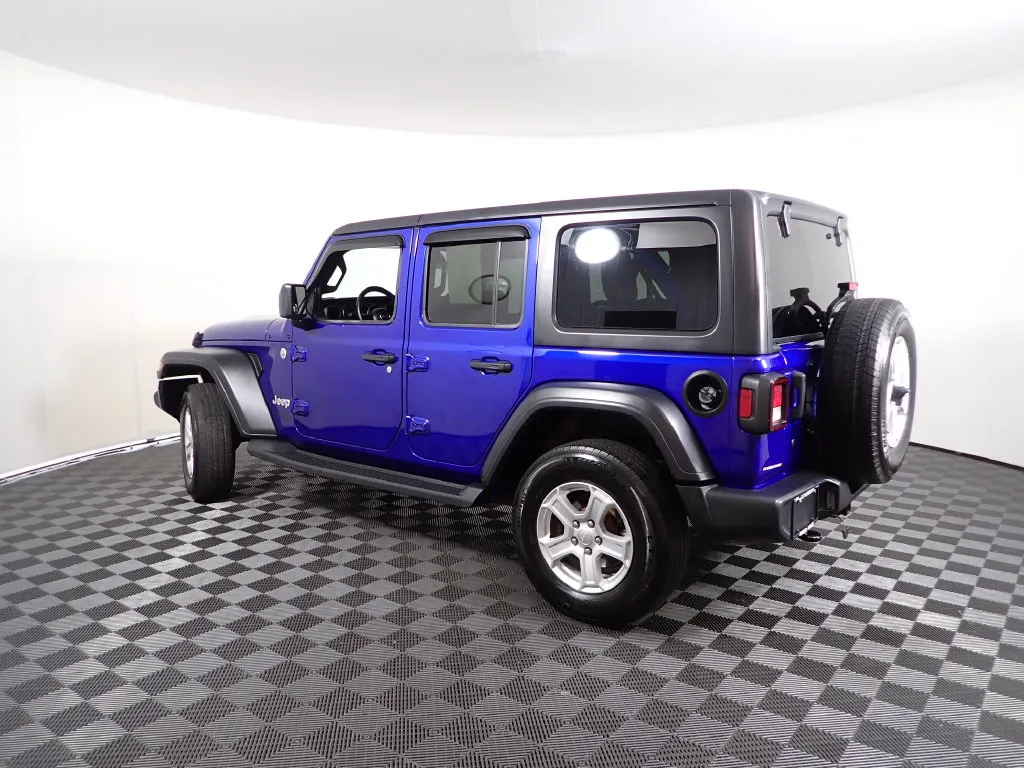 Jeep Wrangler photo 9
