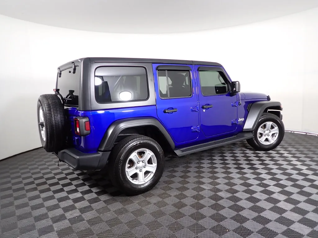 Jeep Wrangler photo 15