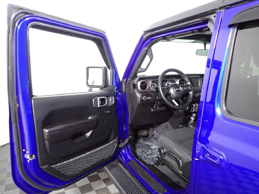 Jeep Wrangler photo 16