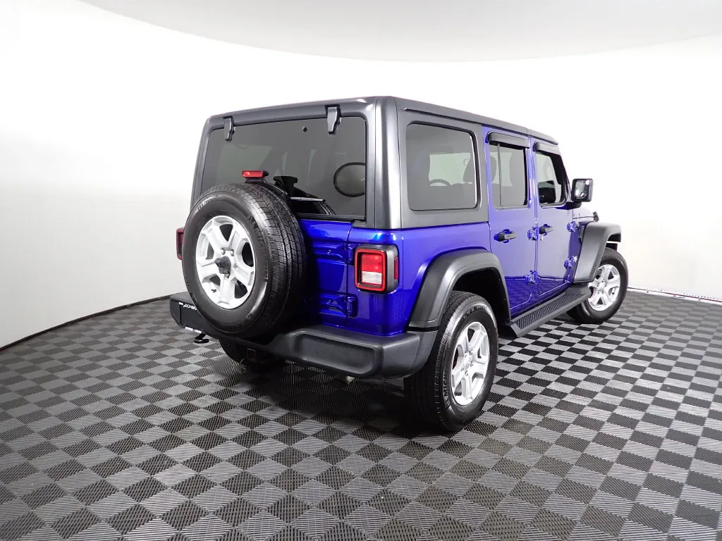 Jeep Wrangler photo 14