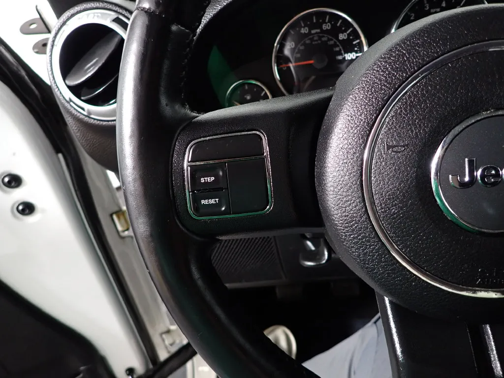 Jeep Wrangler photo 22