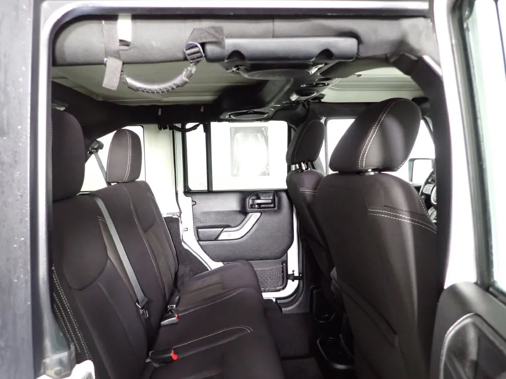 Jeep Wrangler photo 28