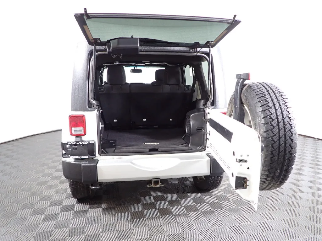 Jeep Wrangler photo 12