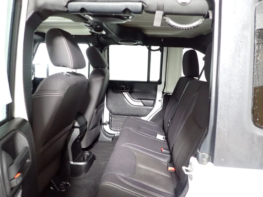 Jeep Wrangler photo 26