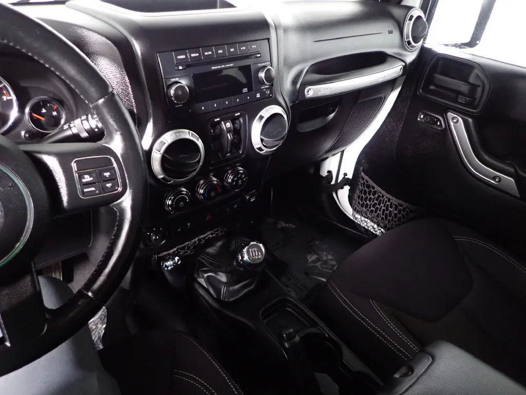 Jeep Wrangler photo 24