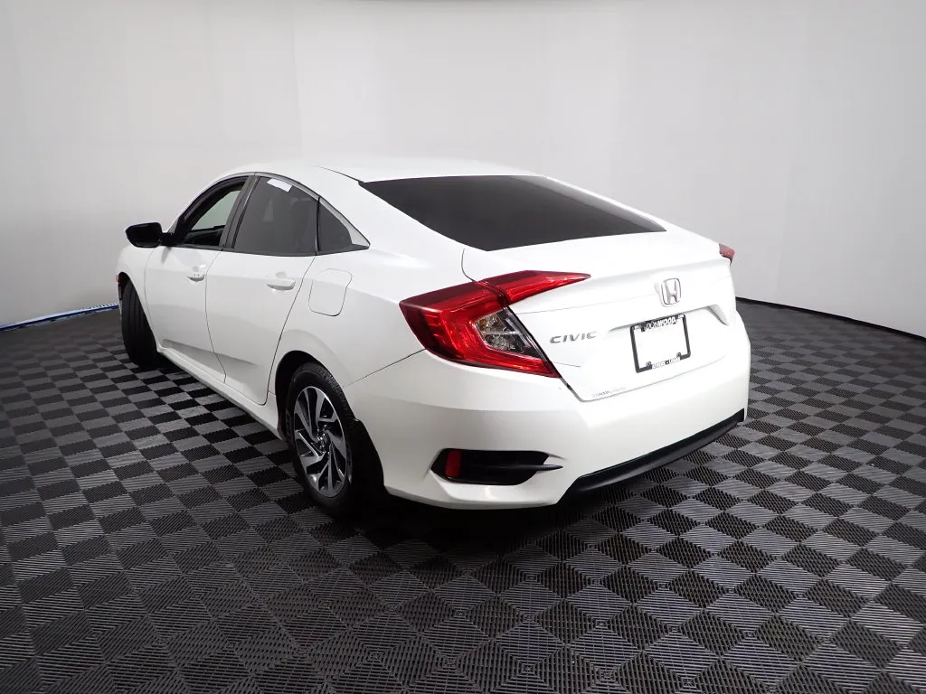 Honda Civic photo 10