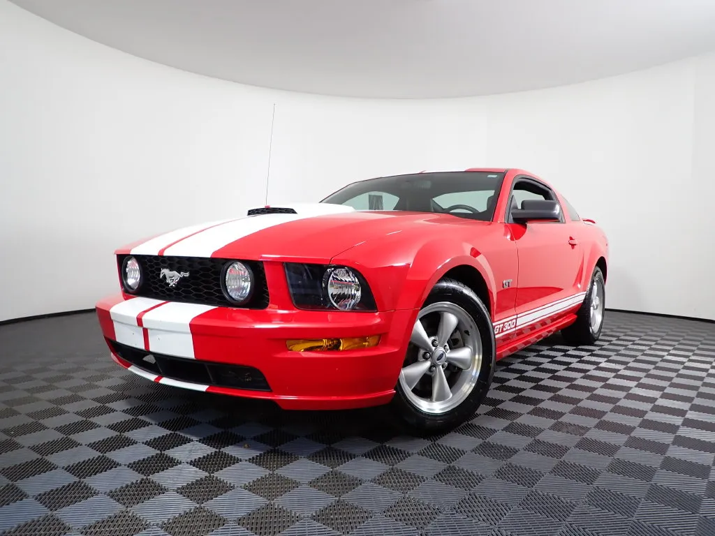 Ford Mustang photo 2