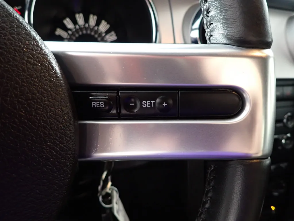 Ford Mustang photo 3