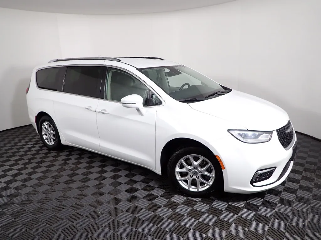 Chrysler Pacifica photo 5
