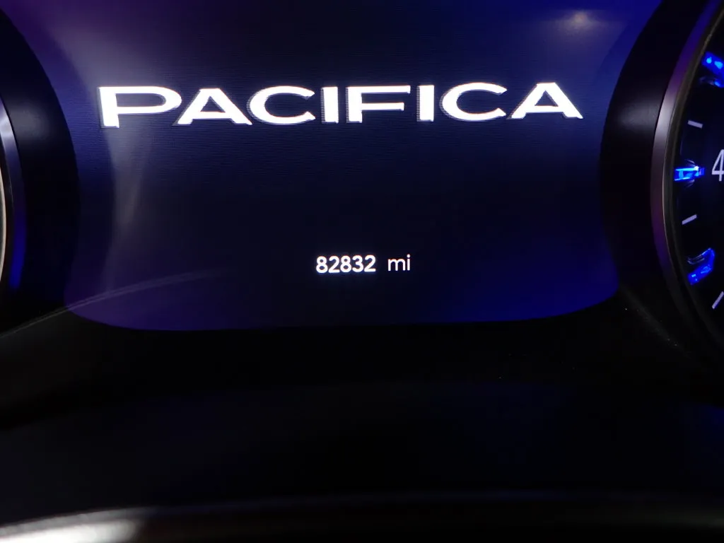 Chrysler Pacifica photo 23