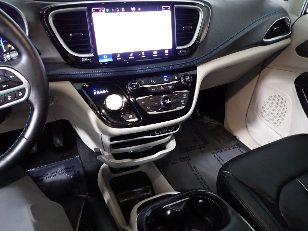 Chrysler Pacifica photo 27