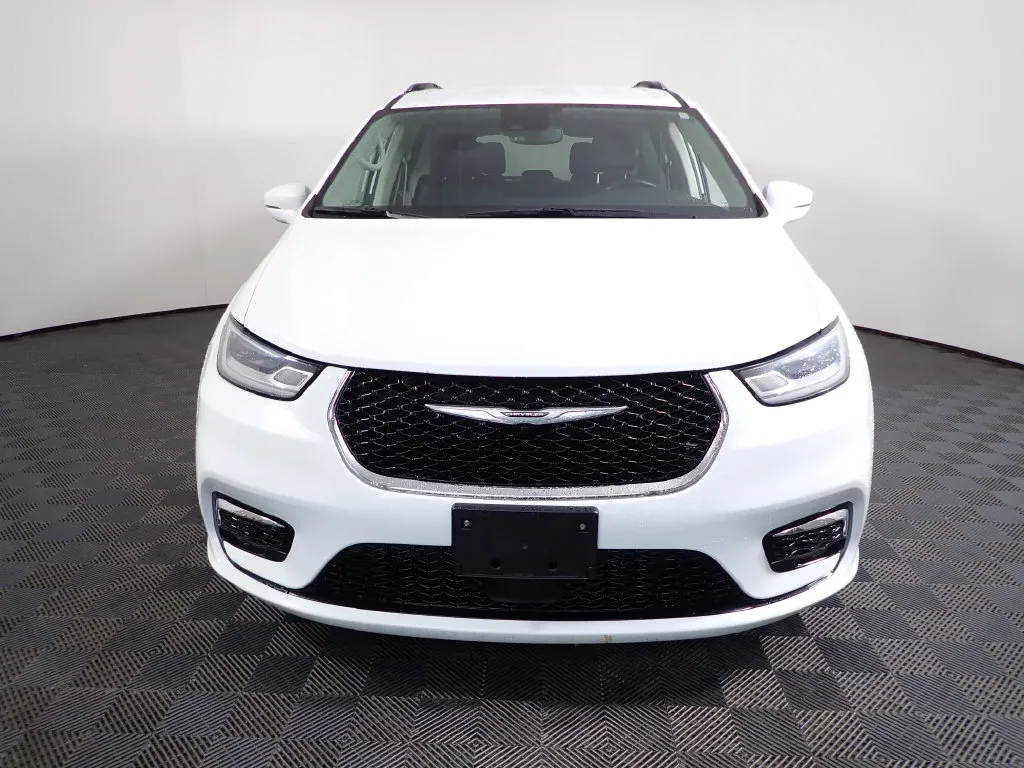 Chrysler Pacifica photo 7